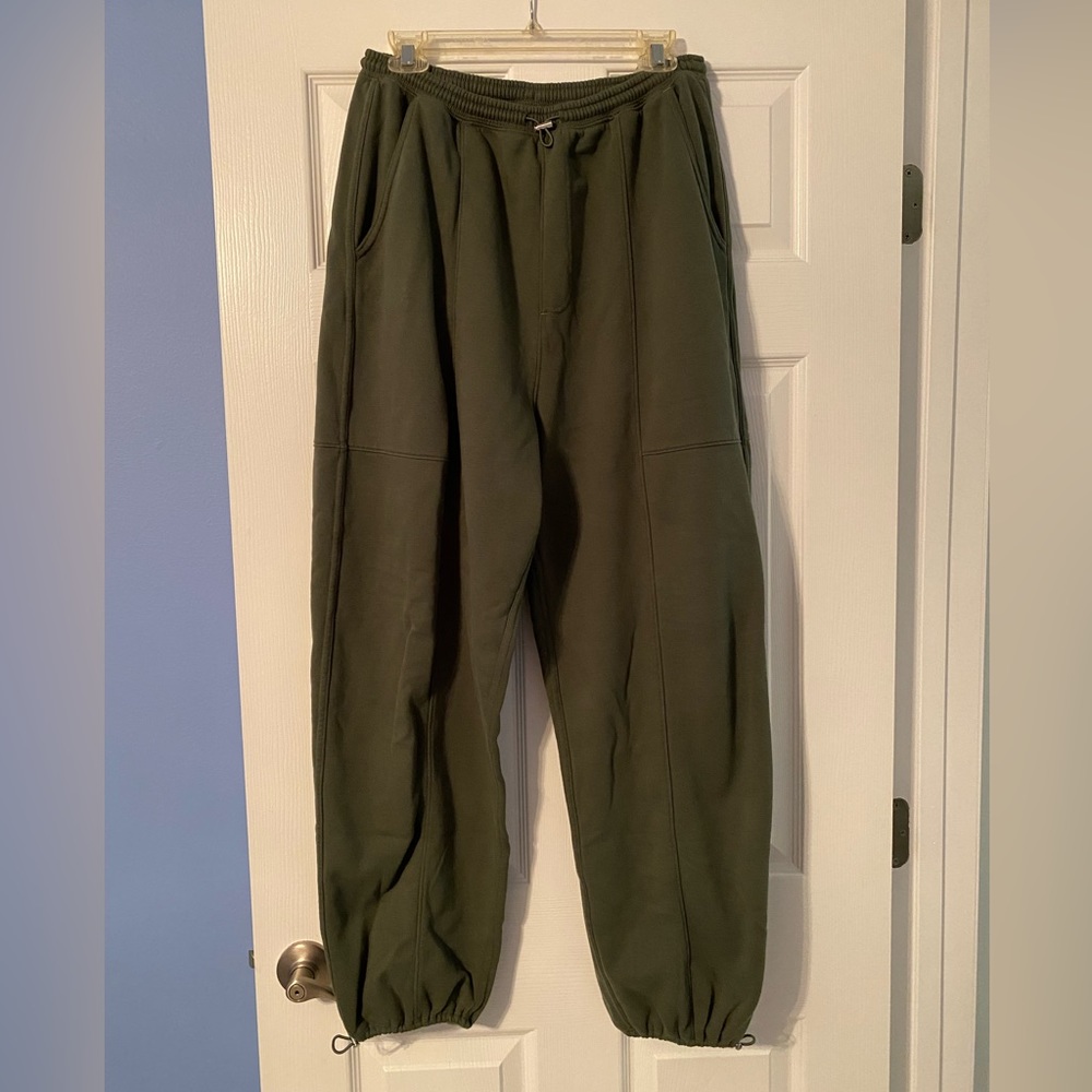 Womens Abercrombie baggy utility sweatpants NWT size L green